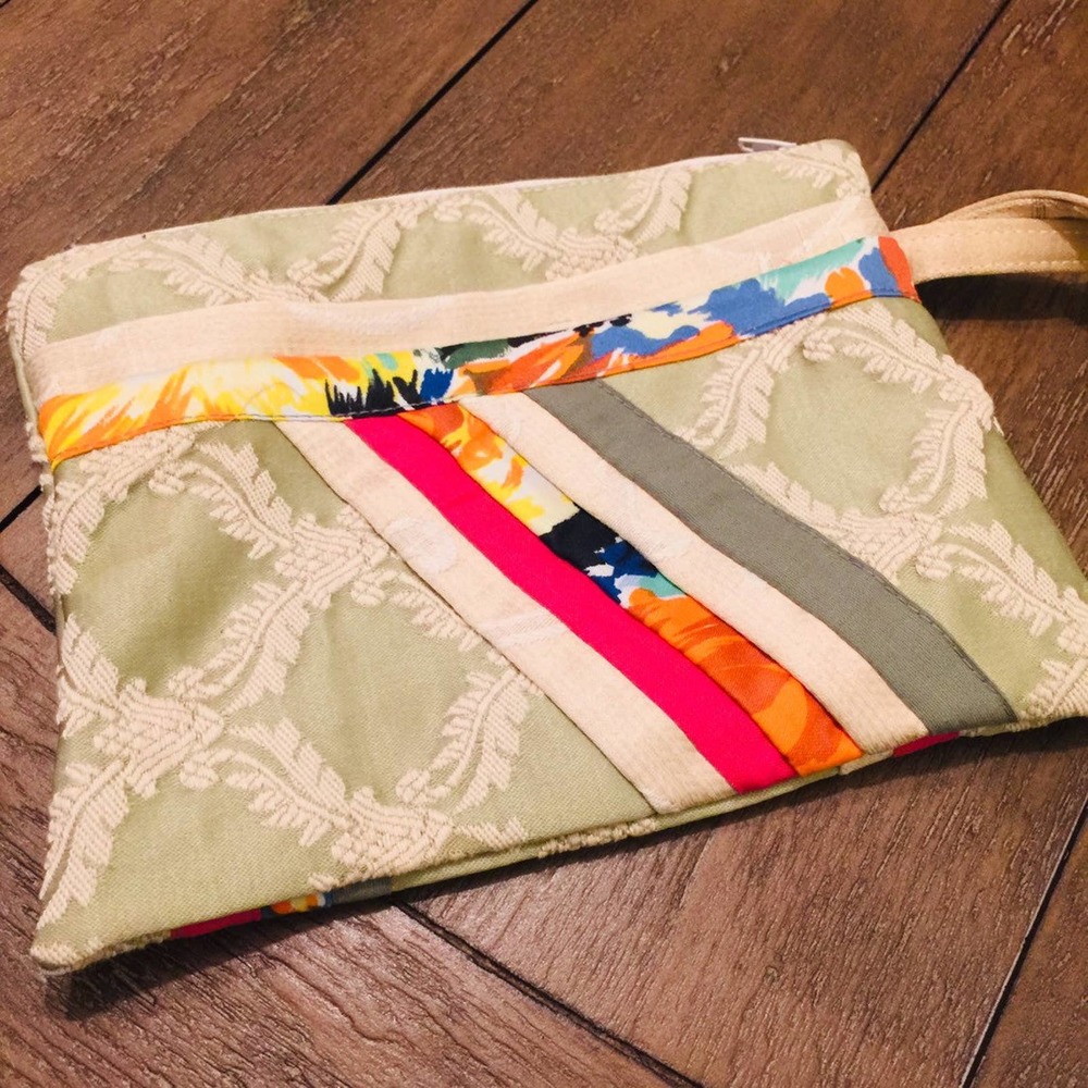 Handmade Frida Kahlo pink wristlet zip bag - Picture 4 of 5